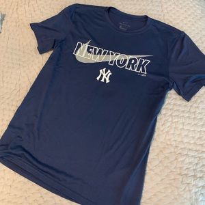 Nike Yankees Tee - Never Worn